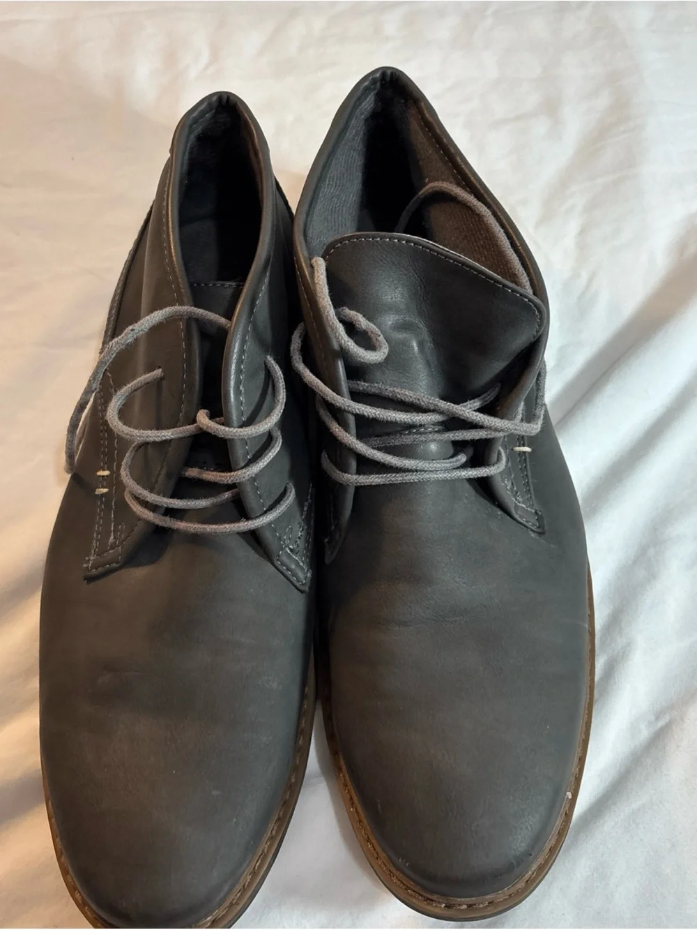 Varese Men's Casual Lace-Up Shoes in Dark Gray. 8/21
